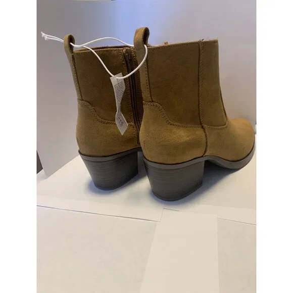 NWT Old Navy Tan Suede Ankle Boots Size 7 Fall Winter - Picture 2 of 5